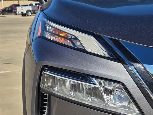 Used 2021 Nissan Rogue SV image 18