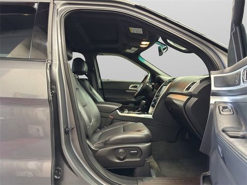 Used 2014 Ford Explorer XLT w/ Equipment Group 202A image 18