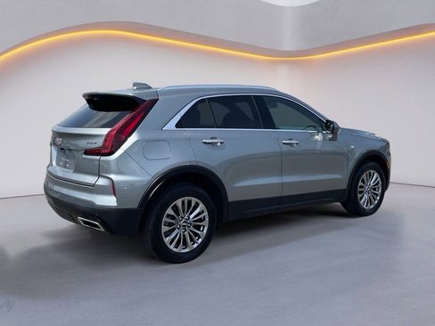 Used 2024 Cadillac XT4 Premium Luxury image 7