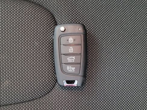 Used 2025 Hyundai Elantra SE FWD image 32