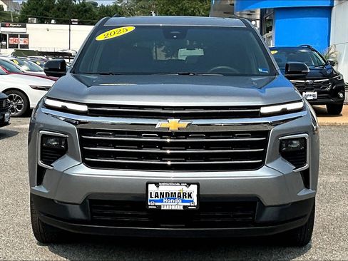Used 2025 Chevrolet Traverse LT w/ Sun and Wheel Package FWD image 3