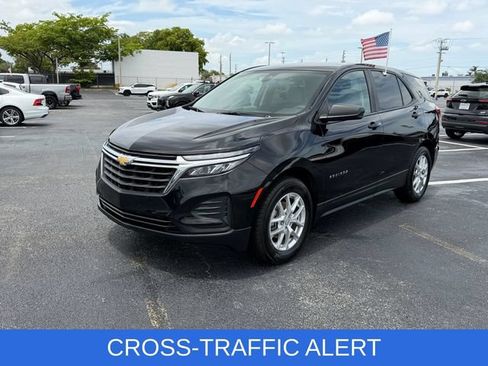 Used 2024 Chevrolet Equinox LS w/ LS Convenience Package FWD image 3