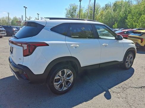 Used 2024 Kia Seltos S AWD/4WD image 5
