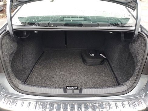 Certified 2025 Volkswagen Jetta Sport image 9