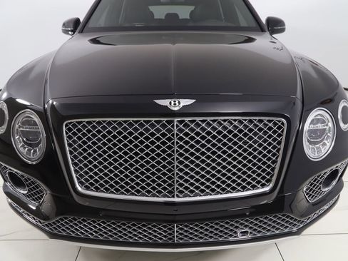 Used 2018 Bentley Bentayga image 55