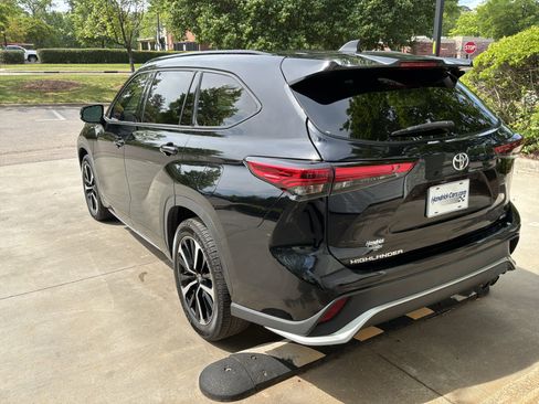 Used 2022 Toyota Highlander XSE FWD image 8