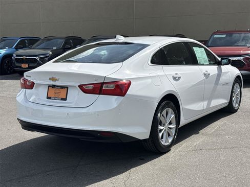 Used 2025 Chevrolet Malibu LT FWD image 3