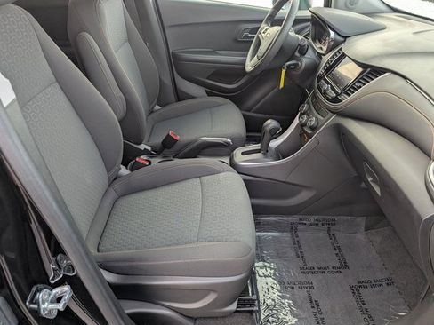 Used 2022 Chevrolet Trax LS w/ Tint and Cruise Package image 4