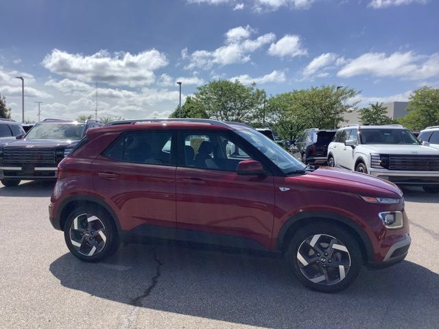 Used 2026 Hyundai Venue SEL FWD image 5