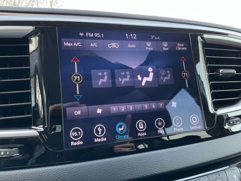 Used 2019 Chrysler Pacifica Touring Plus w/ Advanced Safetytec Group image 23