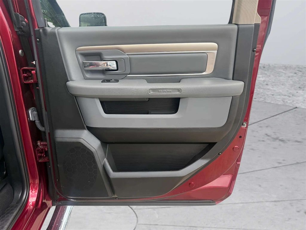 Used 2020 RAM 1500 Classic SLT AWD/4WD image 17