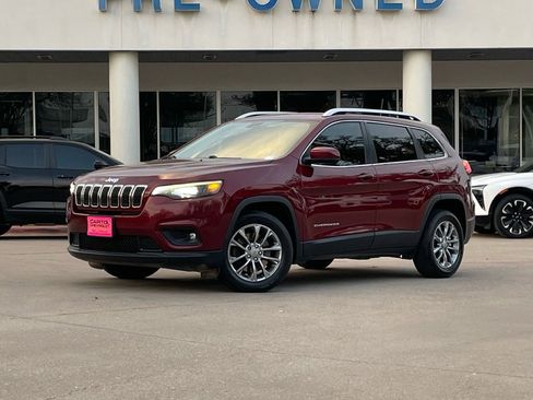 Used 2019 Jeep Cherokee Latitude Plus w/ Comfort/Convenience Group image 2