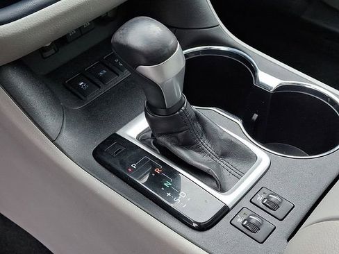 Used 2019 Toyota Highlander XLE image 16