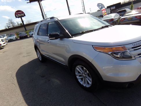 Used 2013 Ford Explorer XLT image 42