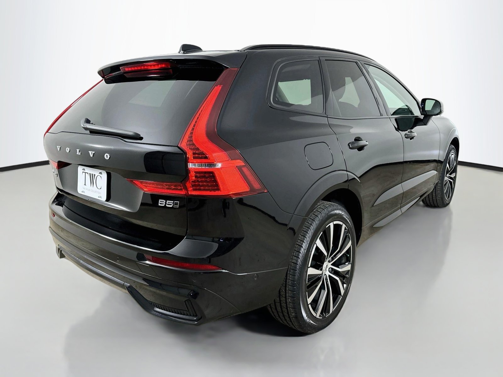 Used 2024 Volvo XC60 B5 Plus w/ Climate Package AWD/4WD image 5