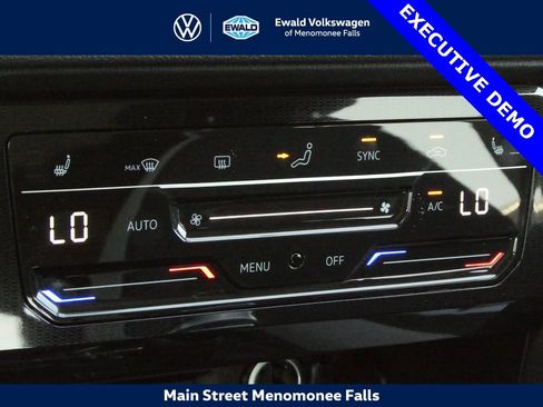 New 2025 Volkswagen Taos SE image 14