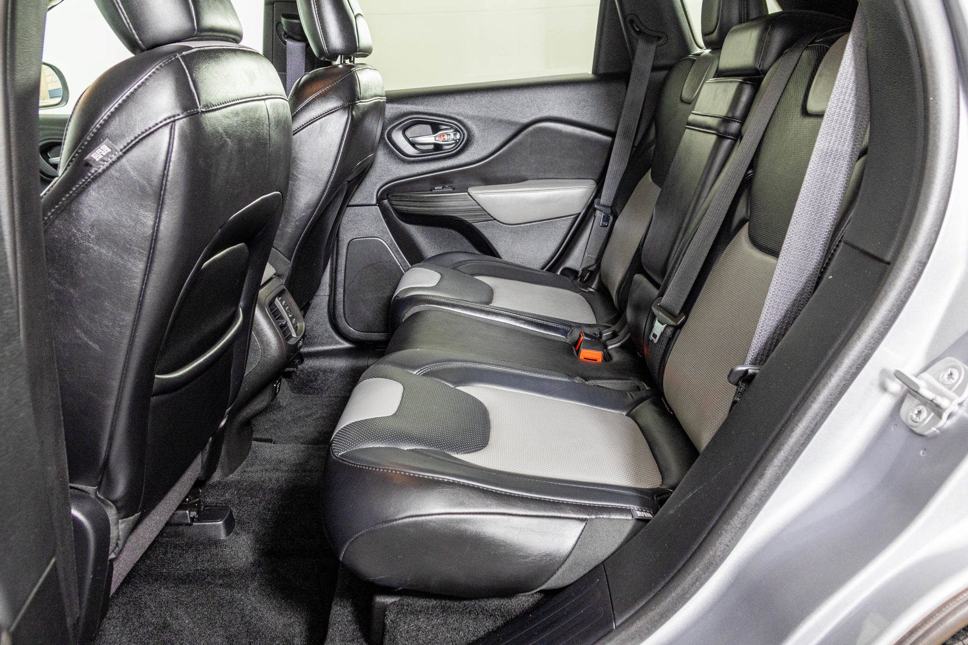 Used 2014 Jeep Cherokee Limited w/ Luxury Group FWD image 37