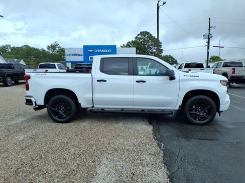 Used 2025 Chevrolet Silverado 1500 Custom w/ Turbomax Blackout Package AWD/4WD image 8