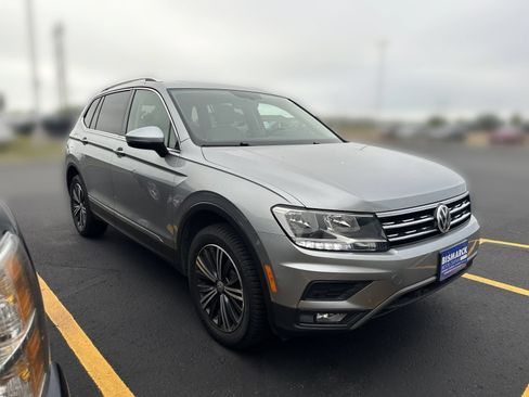 Used 2019 Volkswagen Tiguan SE AWD/4WD image 2