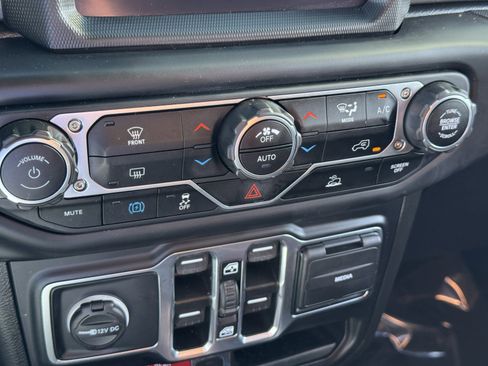 Used 2023 Jeep Wrangler Unlimited Rubicon 4xe image 16