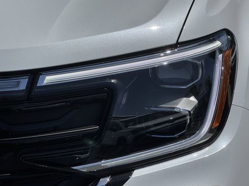 New 2026 Volkswagen Atlas Cross Sport SE FWD image 2