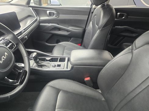 Used 2024 Kia Sorento S image 7