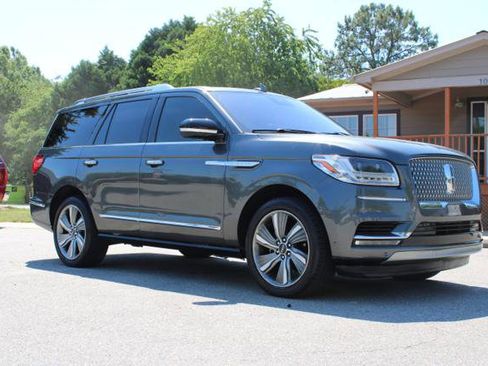 Used 2018 Lincoln Navigator Reserve w/ Technology Package AWD/4WD image 3