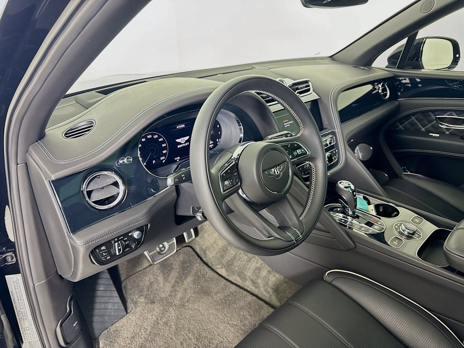 Certified 2021 Bentley Bentayga AWD/4WD image 11