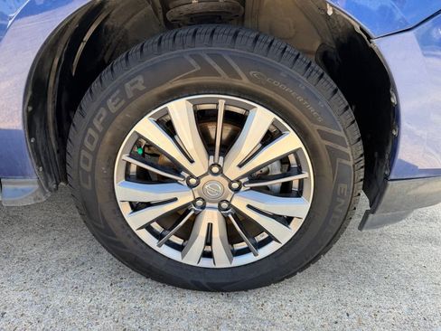 Used 2019 Nissan Pathfinder SL AWD/4WD image 10