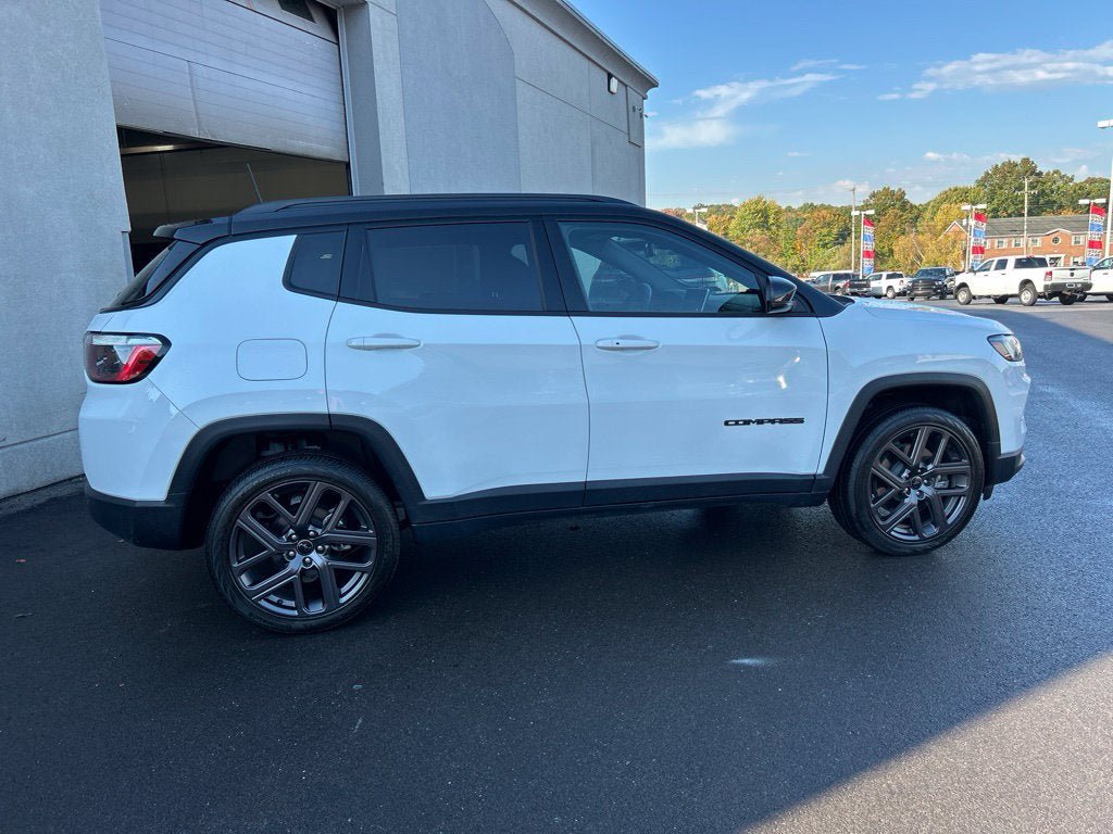 Used 2026 Jeep Compass Limited AWD/4WD image 7