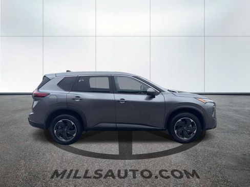 Used 2024 Nissan Rogue SV AWD/4WD image 5