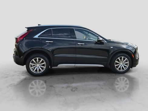 Used 2022 Cadillac XT4 Premium Luxury w/ Enhanced Visibility Package FWD image 9