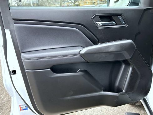 Used 2024 Chevrolet Colorado LT w/ LT Convenience Package image 9