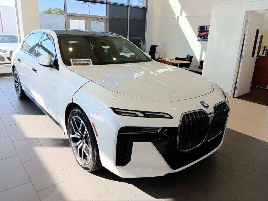 New 2026 BMW 750e xDrive AWD/4WD image 1