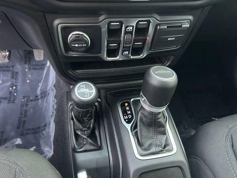 Used 2021 Jeep Gladiator Willys image 20