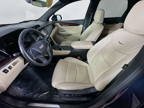 Used 2018 Cadillac XT5 Luxury w/ Driver Awareness Package AWD/4WD image 28