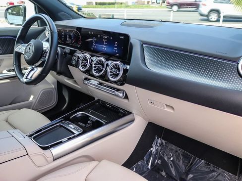 Used 2025 Mercedes-Benz GLA 250 image 17
