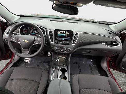 Used 2016 Chevrolet Malibu LT w/ Driver Confidence Package image 2