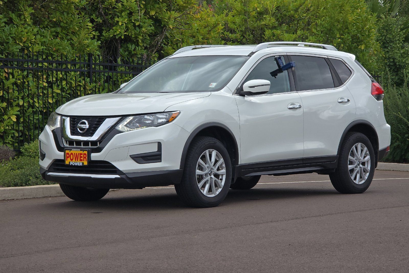 Used 2017 Nissan Rogue SV AWD/4WD image 8