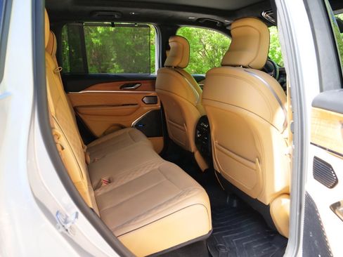 Used 2022 Jeep Grand Cherokee Summit AWD/4WD image 45