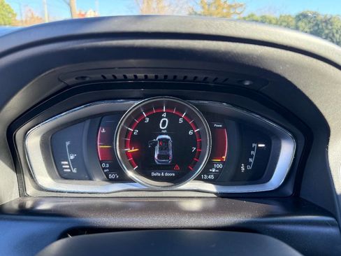 Used 2016 Volvo XC60 T6 R-Design Platinum w/ Climate Package image 18