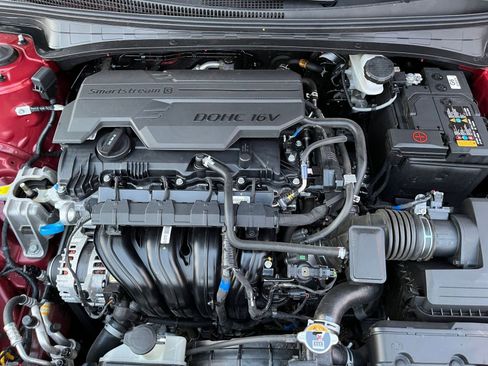 Used 2025 Hyundai Elantra SEL image 32