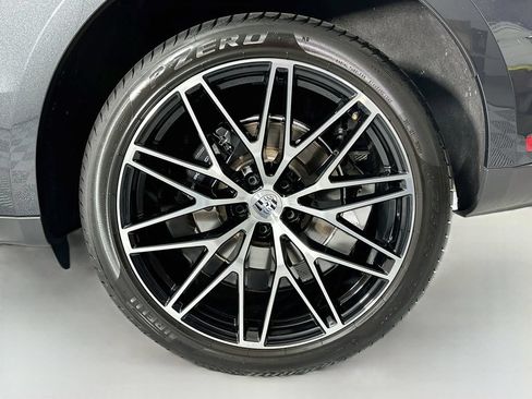 Certified 2026 Porsche Macan AWD/4WD image 33