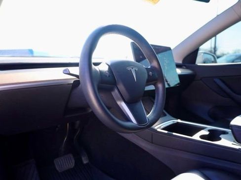 Used 2021 Tesla Model Y Long Range image 18