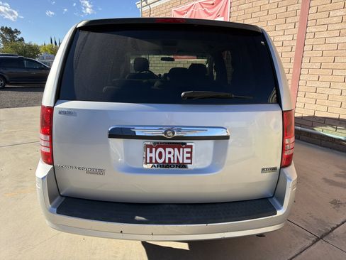 Used 2008 Chrysler Town & Country LX image 4