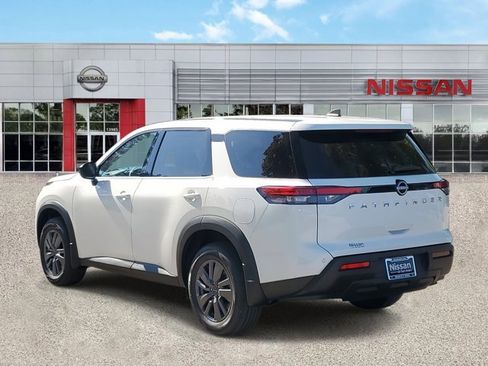New 2025 Nissan Pathfinder S image 2