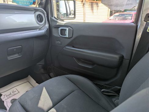 Used 2020 Jeep Wrangler Unlimited Sahara AWD/4WD image 13