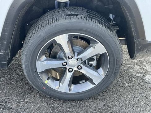 New 2026 Jeep Grand Cherokee L Limited image 11