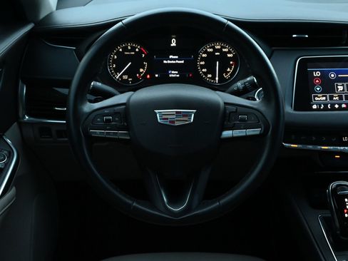 Used 2021 Cadillac XT4 Premium Luxury FWD image 11