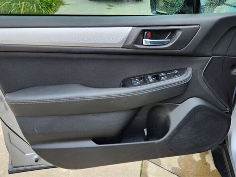 Used 2017 Subaru Outback 2.5i Premium image 13